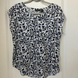 Tahari %100 Linen cap sleeve tee